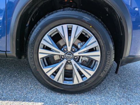 Used 2023 Nissan Rogue SV AWD/4WD image 12