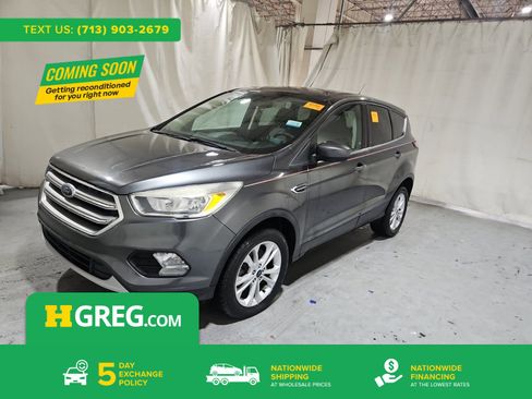 Used 2017 Ford Escape SE image 1