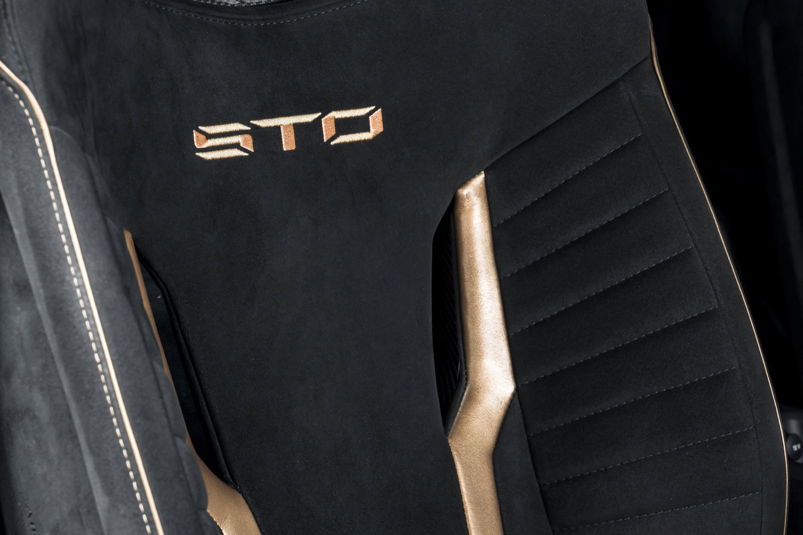 Used 2022 Lamborghini Huracan STO RWD image 38