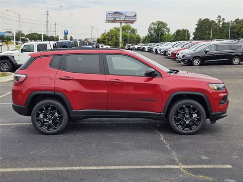 New 2026 Jeep Compass Latitude AWD/4WD image 7