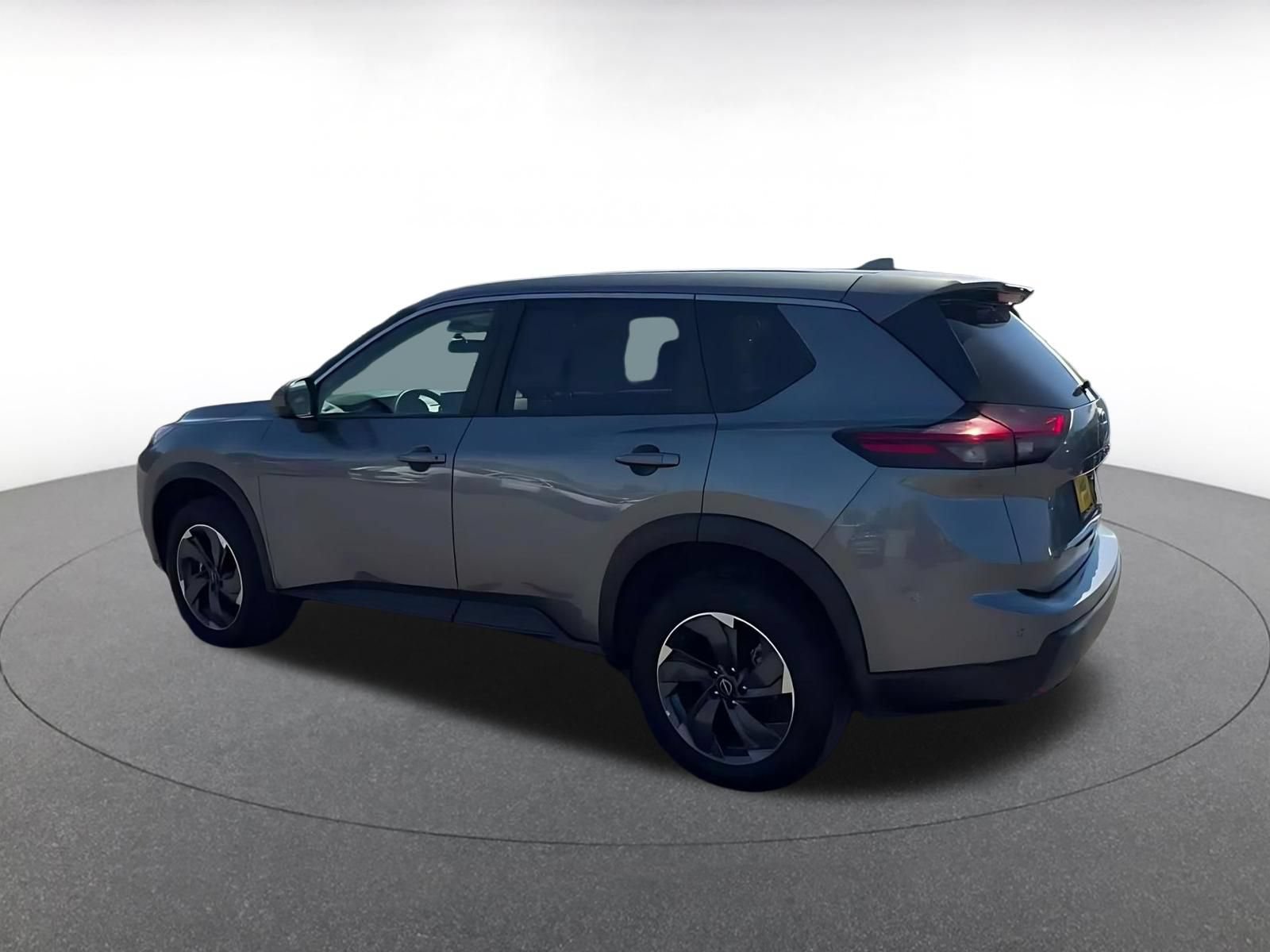 Used 2025 Nissan Rogue SV FWD image 9