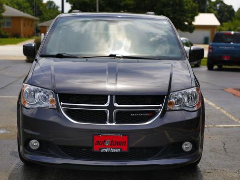 Used 2019 Dodge Grand Caravan SXT FWD image 2