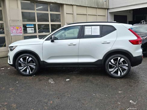 Certified 2024 Volvo XC40 B5 Ultimate w/ Climate Package image 7