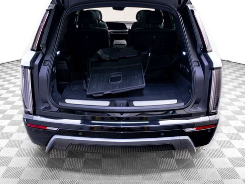 New 2026 Cadillac Vistiq Sport w/ LPO, Floor Liner Package AWD/4WD image 33