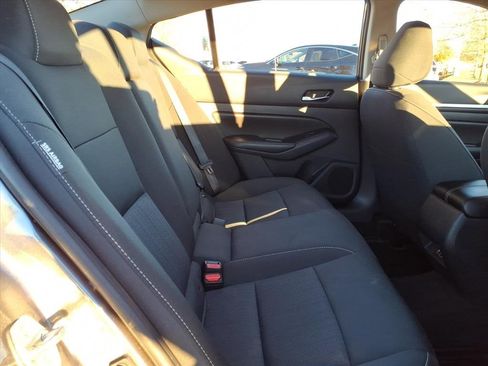 Certified 2022 Nissan Altima 2.5 SV image 6