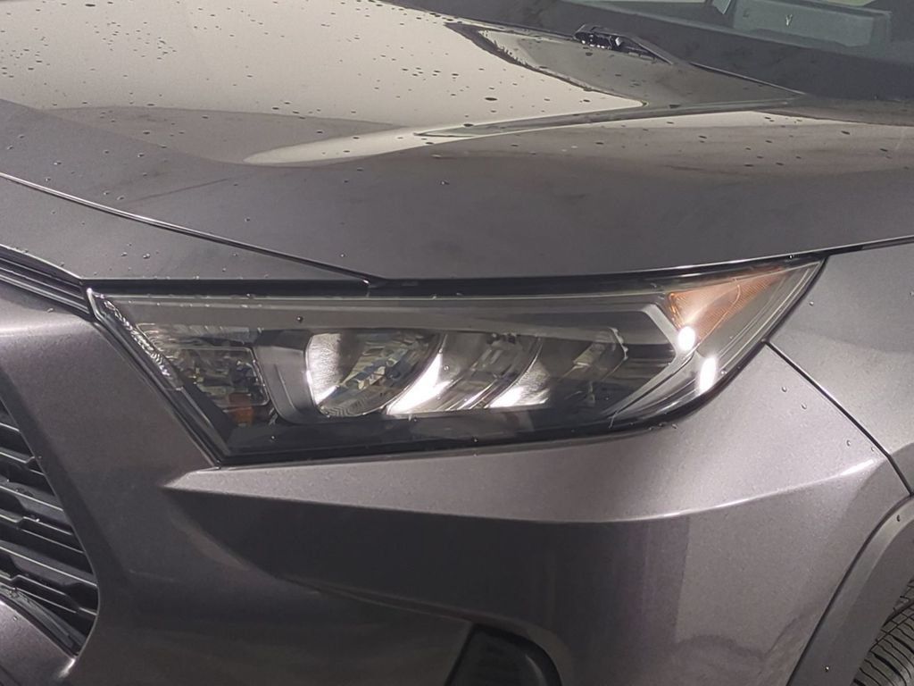 Used 2021 Toyota RAV4 LE FWD image 9