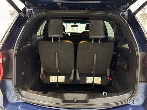 Used 2017 Ford Explorer XLT w/ Equipment Group 202A image 33