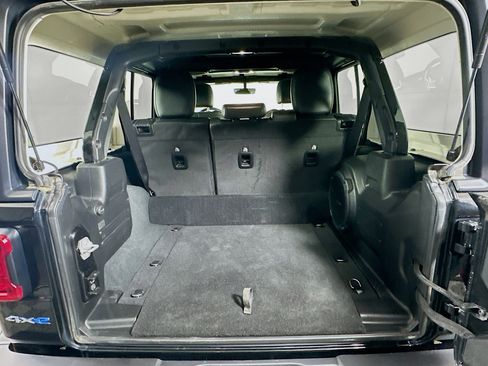 Used 2022 Jeep Wrangler Sahara image 27