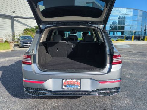 Used 2025 Genesis GV80 2.5T Standard AWD/4WD image 13