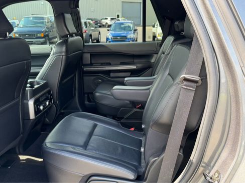Used 2020 Ford Expedition XLT w/ Equipment Group 202A AWD/4WD image 24
