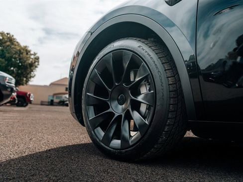 Used 2021 Tesla Model Y Long Range AWD/4WD image 13