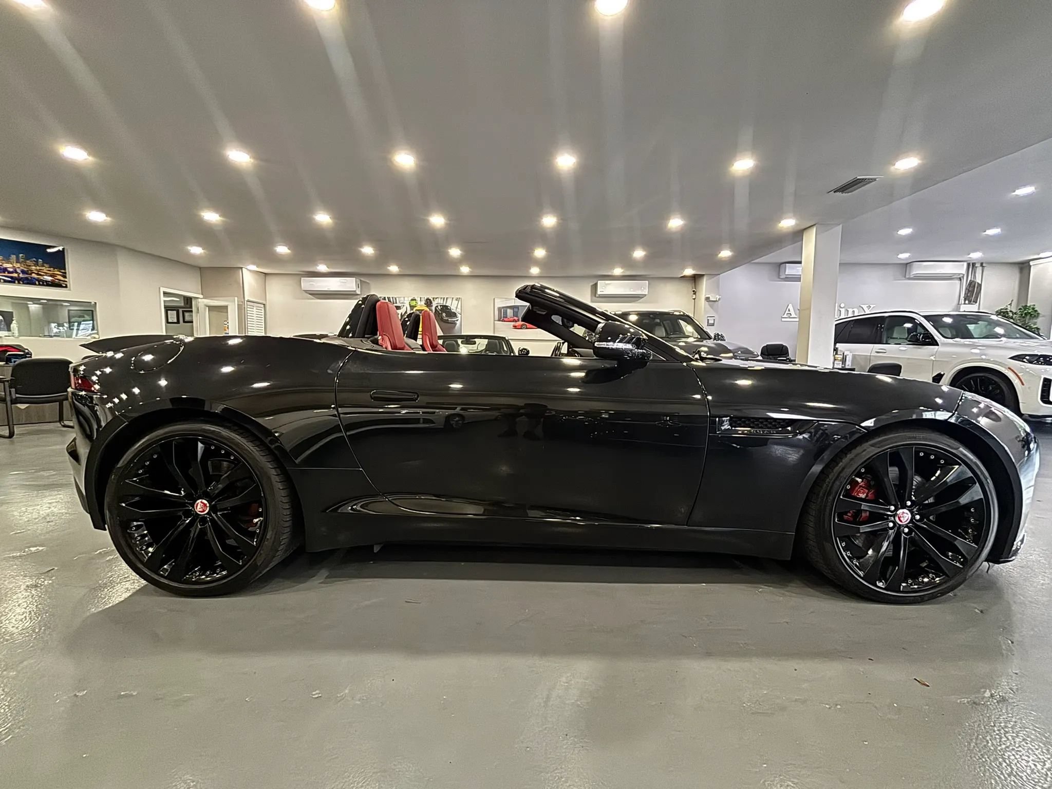 Used 2020 Jaguar F-TYPE Convertible RWD image 39