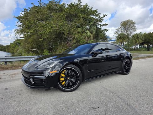 Used 2021 Porsche Panamera Turbo S image 1