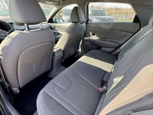 Used 2023 Hyundai Elantra SEL image 11