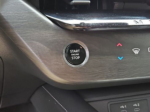 Certified 2025 Nissan Murano SV image 21