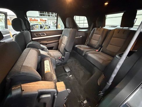 Used 2017 Ford Explorer XLT w/ XLT Technology Feature Bundle AWD/4WD image 28
