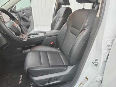 Used 2025 Nissan Rogue SV w/ SV Premium Package FWD image 19