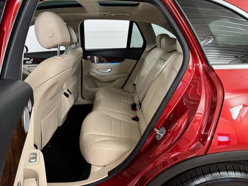 Used 2018 Mercedes-Benz GLC 300 4MATIC image 27