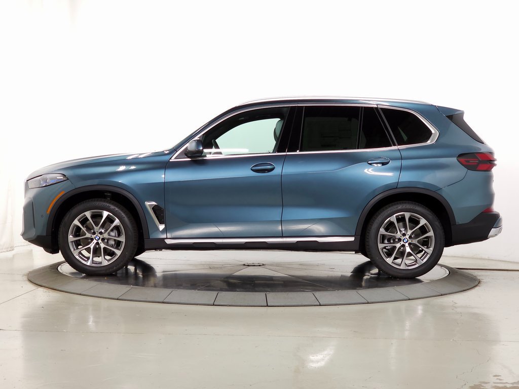 Used 2026 BMW X5 xDrive40i w/ Parking Assistance Package AWD/4WD image 4