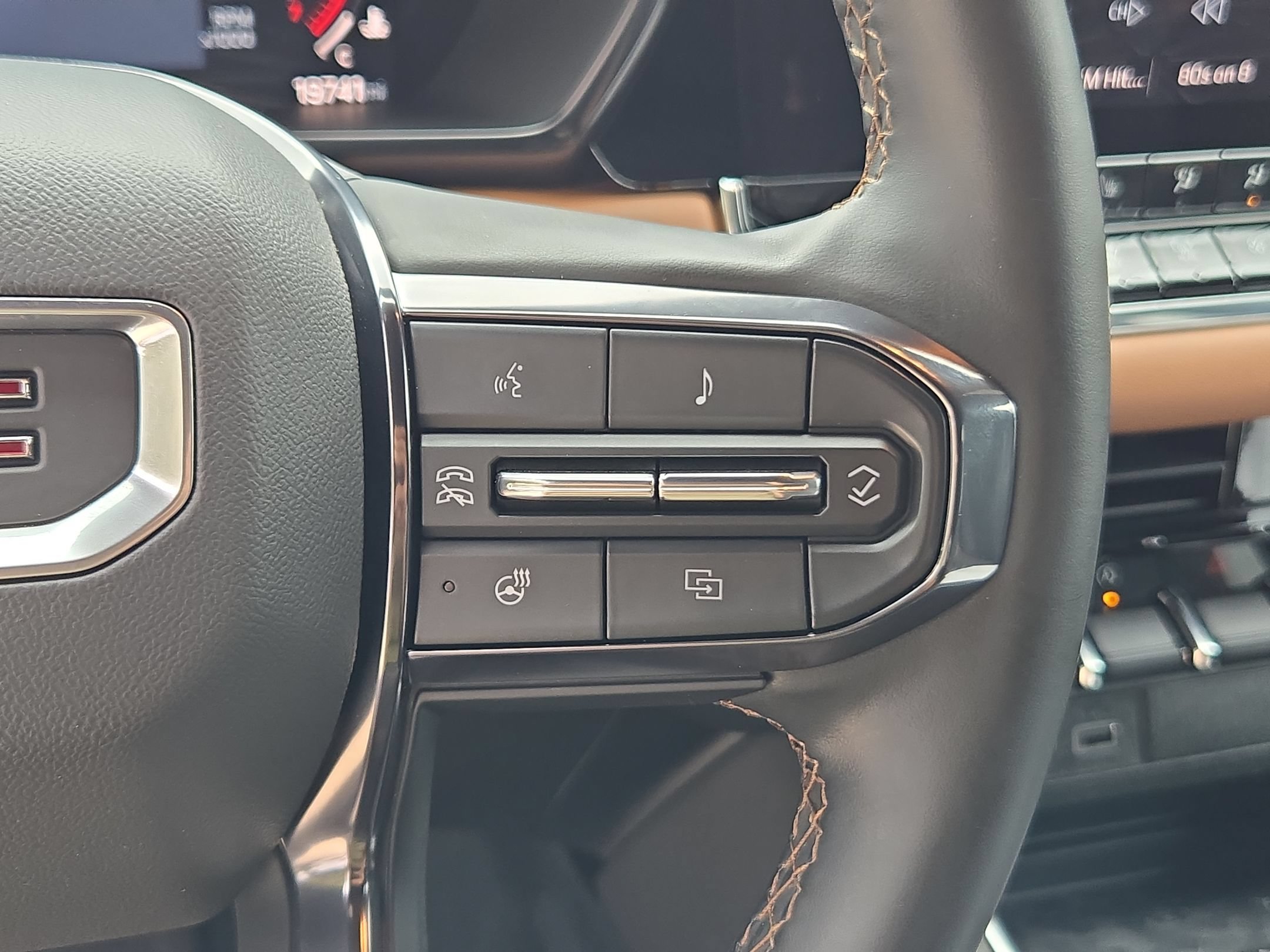 Certified 2025 GMC Canyon AT4 w/ AT4 Premium Package AWD/4WD image 21