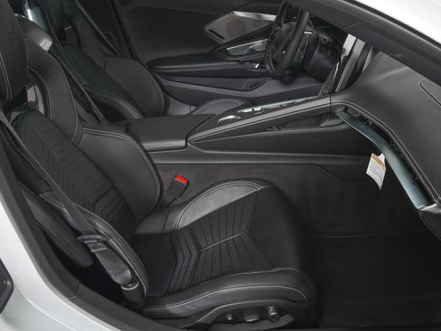 Used 2026 Chevrolet Corvette Z06 RWD image 8