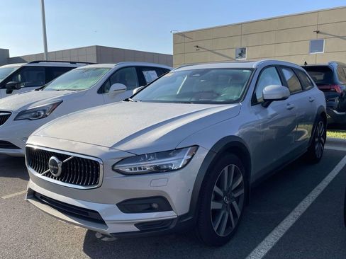 Used 2023 Volvo V90 B6 Cross Country Ultimate AWD/4WD image 2