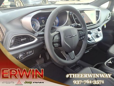 New 2026 Chrysler Pacifica Select w/ S Appearance Package image 11