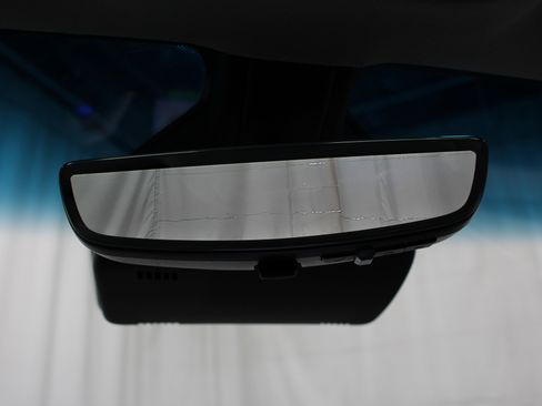 Used 2020 Chevrolet Bolt Premier w/ Infotainment Package FWD image 17