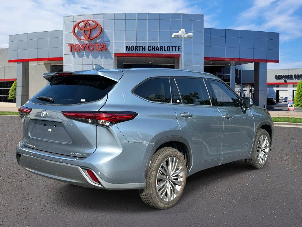 Used 2022 Toyota Highlander Platinum FWD image 8