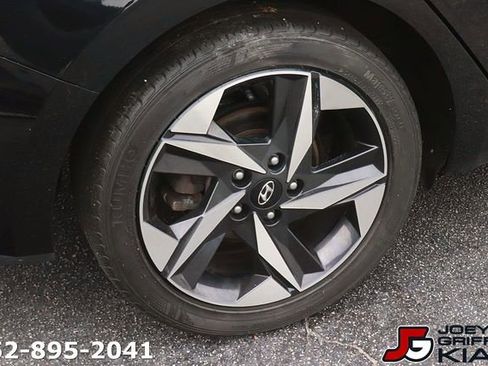 Used 2023 Hyundai Elantra SEL w/ Convenience Package FWD image 9