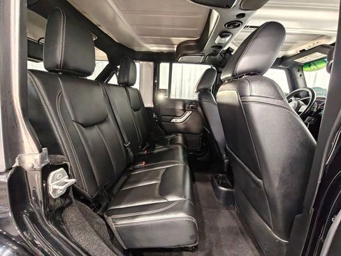 Used 2015 Jeep Wrangler Unlimited Sahara AWD/4WD image 22