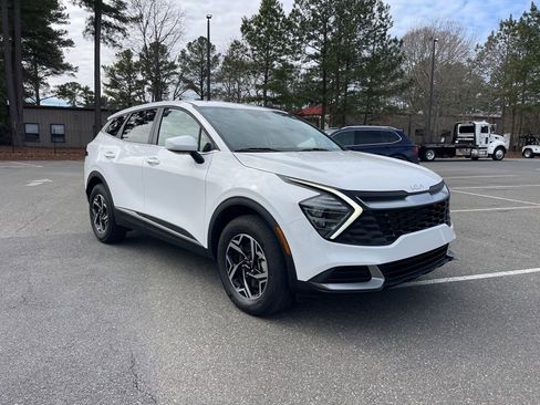 Certified 2025 Kia Sportage LX AWD/4WD image 4