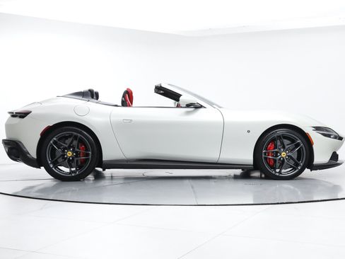 Certified 2025 Ferrari Roma Spider RWD image 10