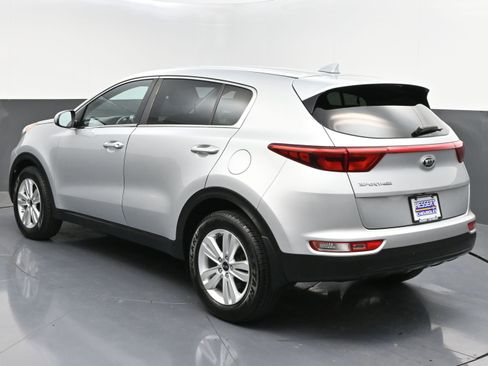 Used 2019 Kia Sportage LX AWD/4WD image 5