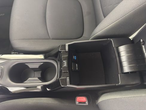 Used 2022 Toyota Corolla LE FWD image 28