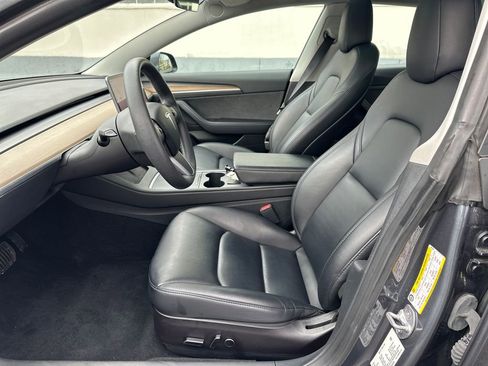 Used 2023 Tesla Model 3 Standard Range image 12
