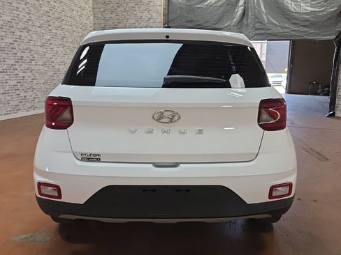 Certified 2025 Hyundai Venue SE FWD image 5