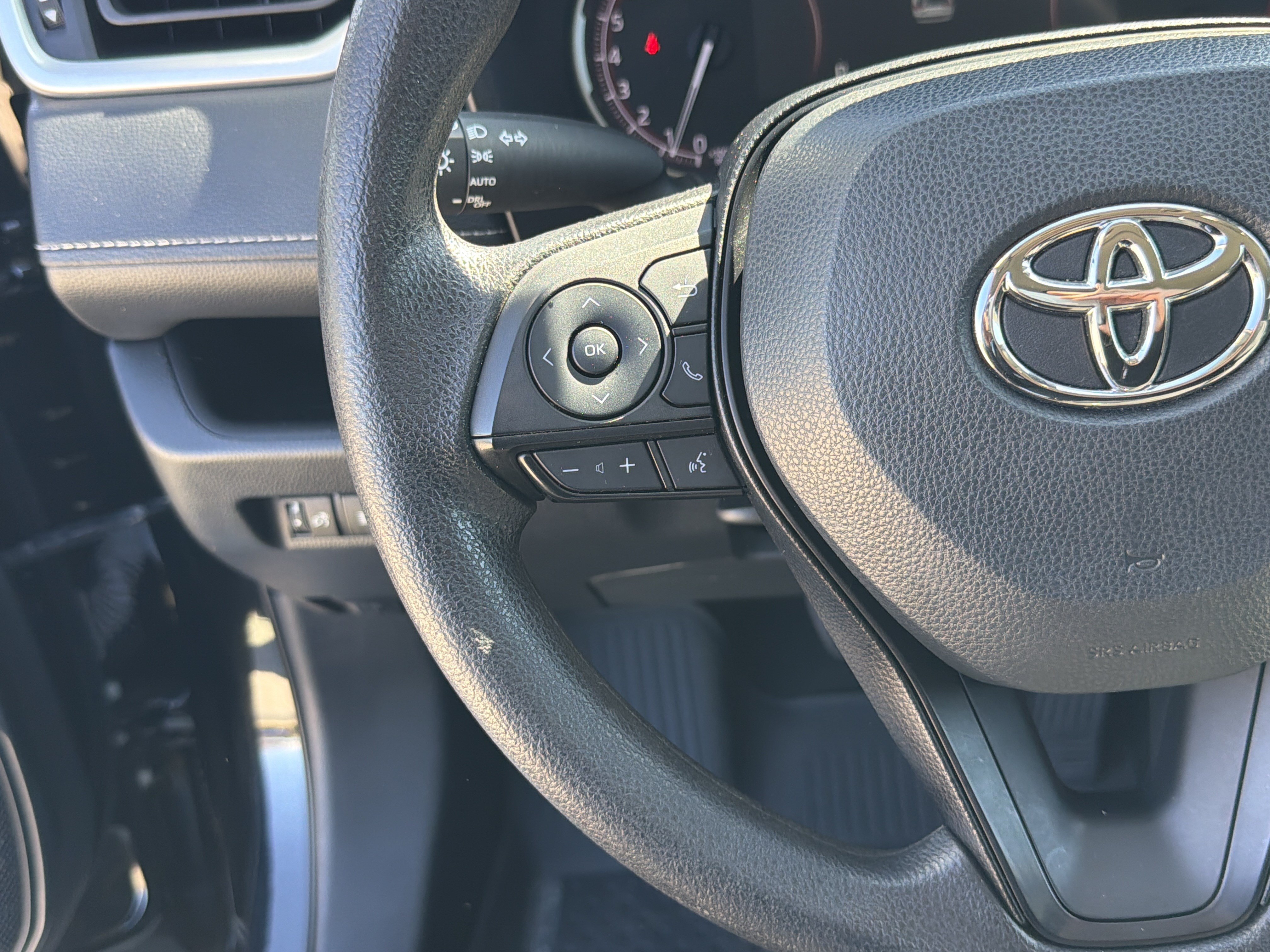 Used 2023 Toyota RAV4 XLE FWD image 27