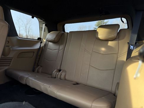 Used 2018 Cadillac Escalade Platinum image 15