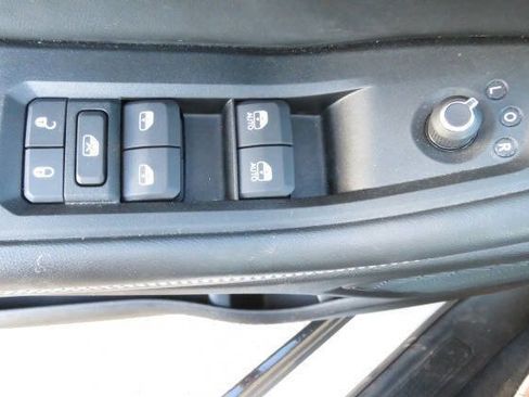 Used 2024 Jeep Grand Cherokee L Laredo image 18