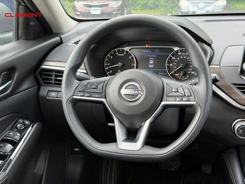 Used 2023 Nissan Altima 2.5 SV AWD/4WD image 16
