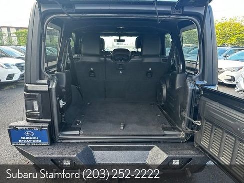 Used 2018 Jeep Wrangler Unlimited Rubicon AWD/4WD image 24