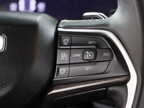 Used 2024 Jeep Grand Cherokee Limited w/ Luxury Tech Group II AWD/4WD image 15
