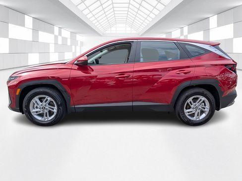 Used 2025 Hyundai Tucson SE image 4