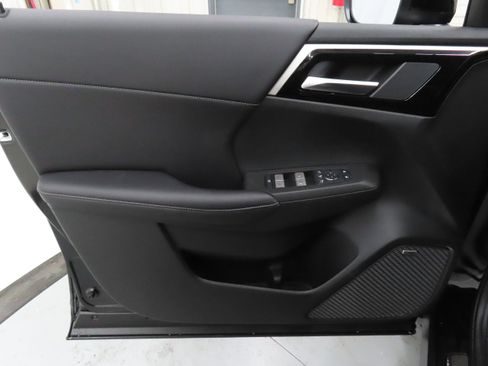 New 2026 Mitsubishi Outlander SE FWD image 9