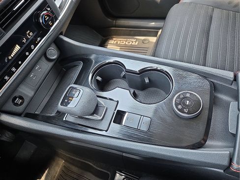 Used 2025 Nissan Rogue SV AWD/4WD image 25