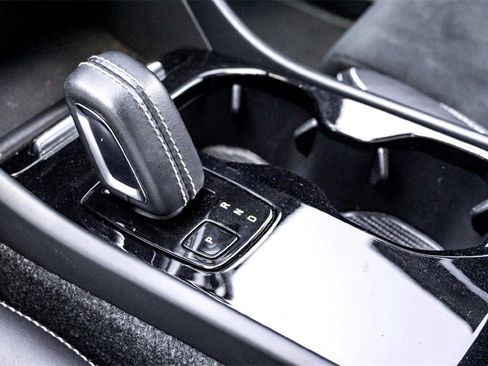 Used 2021 Volvo XC40 P8 Recharge image 25