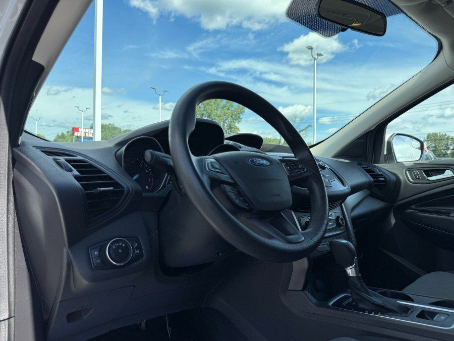Used 2017 Ford Escape SE FWD image 14
