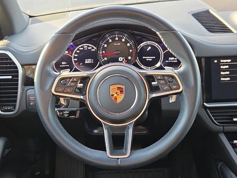 Used 2023 Porsche Cayenne Platinum Edition image 24