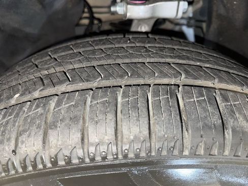 Used 2024 Porsche Macan Base image 11